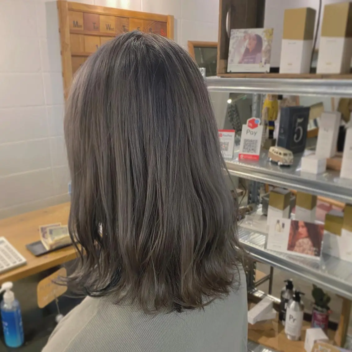 セミロング カラー グレージュ slow✂︎ 矢野芹奈のヘアスタイル