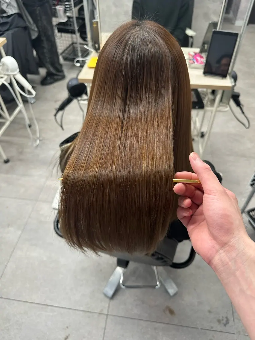 ロング カット ヘアカラー トリートメント 艶髪、髪質改善 富田隼仁のヘアスタイル