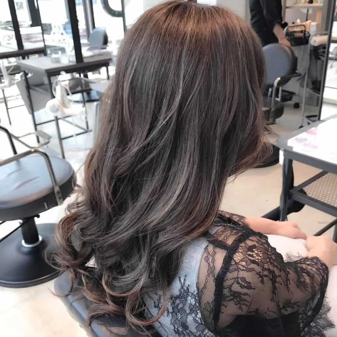 セミロング カラー ハイライトカラー ハイライト 【透明感、艶髪】西村 有司のヘアスタイル