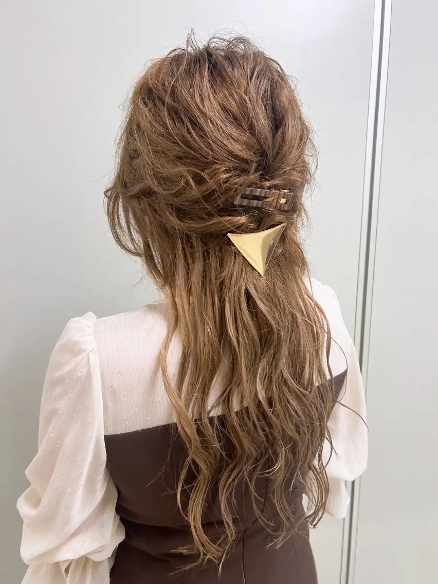 ロング カラー ヘアアレンジ 切りっぱなしボブ ショートボブ アッシュ ブリーチ ケアブリーチ Stream1st TSUBASAのヘアスタイル