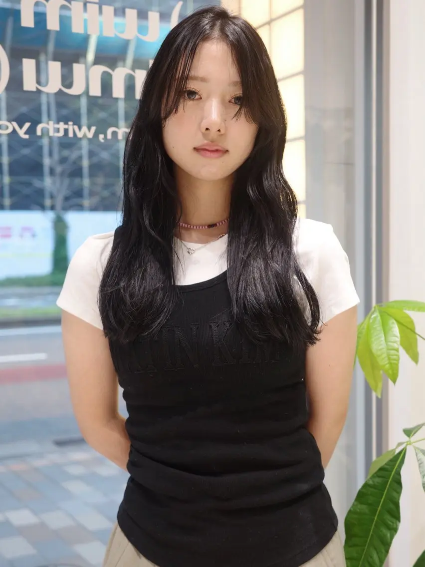 ロング カラー カット ヘアカラー (𝐡)𝐰𝐢𝐦 𝐲𝐮𝐧𝐚のヘアスタイル