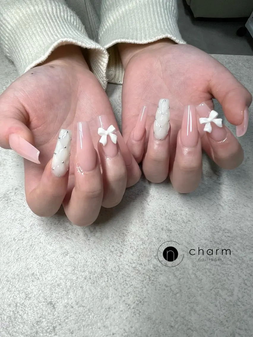 ネイル ハンドネイル ネイルルーム チャームのネイルデザイン