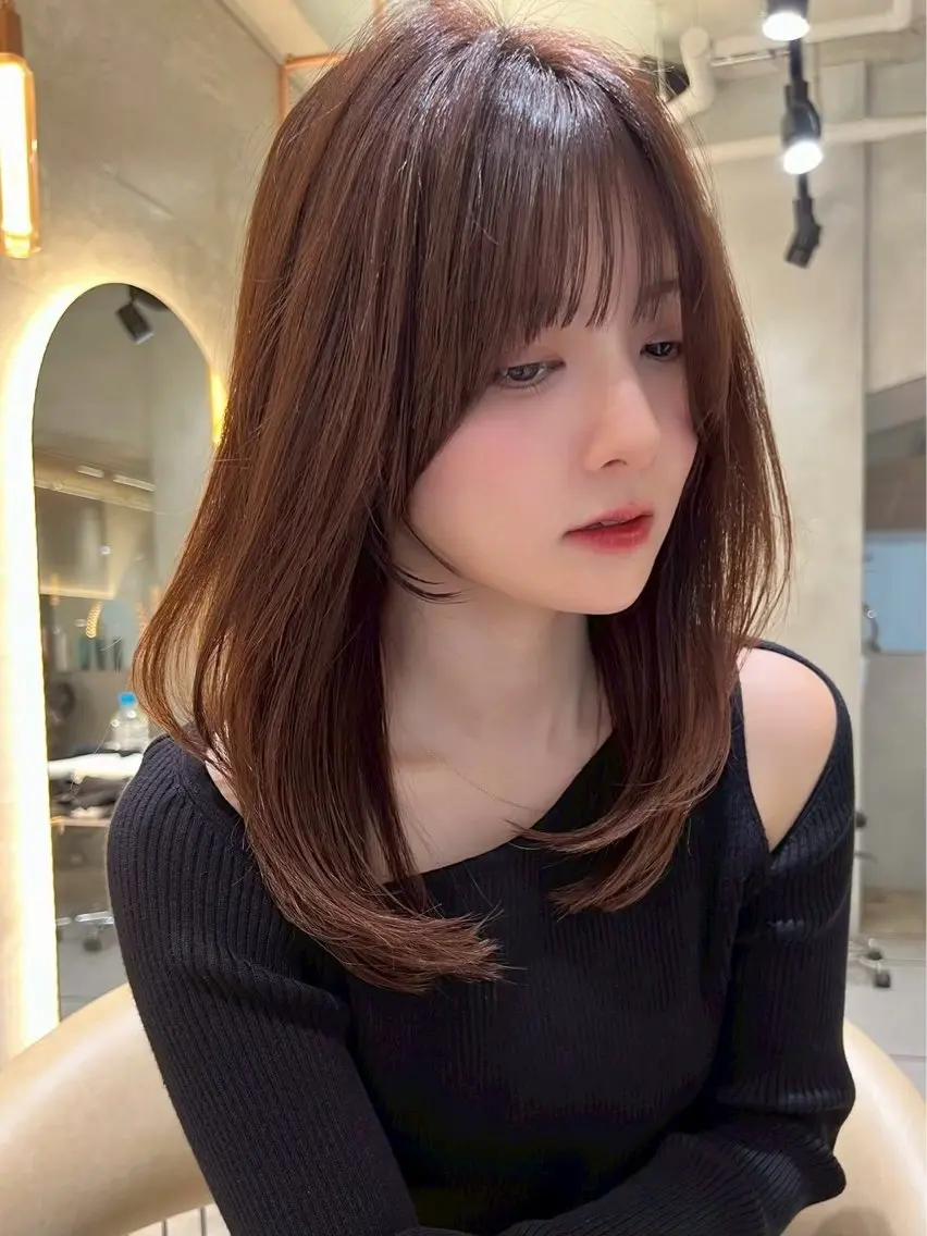 ミディアム レイヤーカット カット ヘアカラー トリートメント 小顔レイヤー/顔周り 艶髪カラー/金山のヘアスタイル