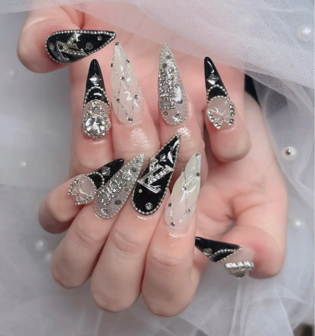 ネイル フレンチネイル ジェルネイル ガラスフレンチ ハロウィン ハート ハンドネイル H.baby Nail Salonのネイルデザイン