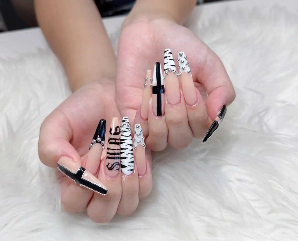 ネイル オーロラネイル チークネイル フットネイル フレンチネイル ジェルネイル ハンドネイル Havi Nailsのネイルデザイン