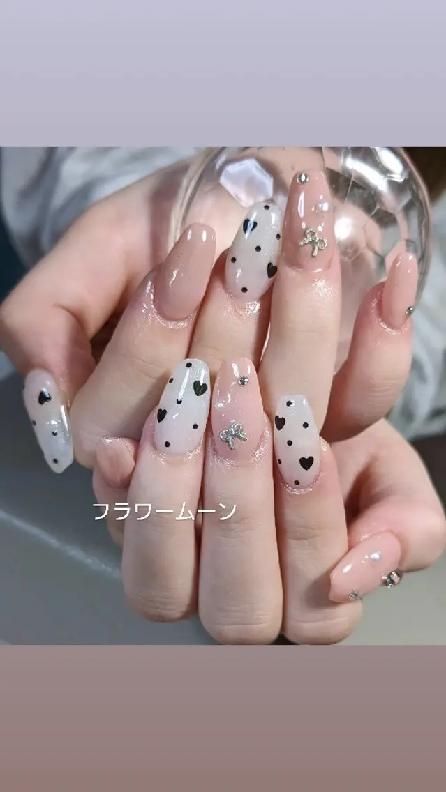 ネイル ドット ハンドネイル ハンドケア フラワー ムーンのネイルデザイン