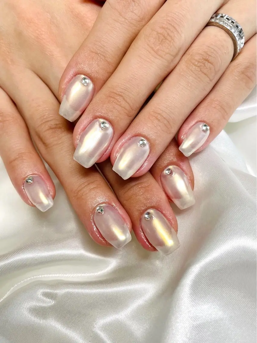ネイル オーロラネイル 氷ネイル・うるうるネイル ブライダルネイル ハンドネイル NAIL BLISSのネイルデザイン
