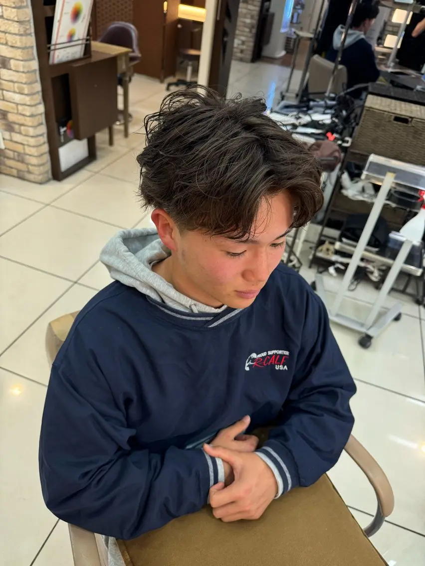 パーマ メンズ カット パーマ トリートメント メンズ特化シャドウパ ーマラウンドマッシュのヘアスタイル
