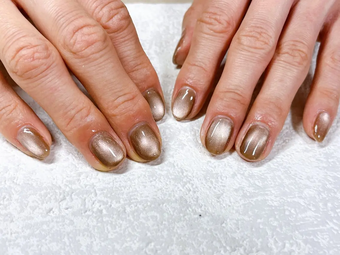 ネイル オーロラネイル ブラウン フットネイル フレンチネイル ジェルネイル ハンドネイル mogunail &blowのネイルデザイン