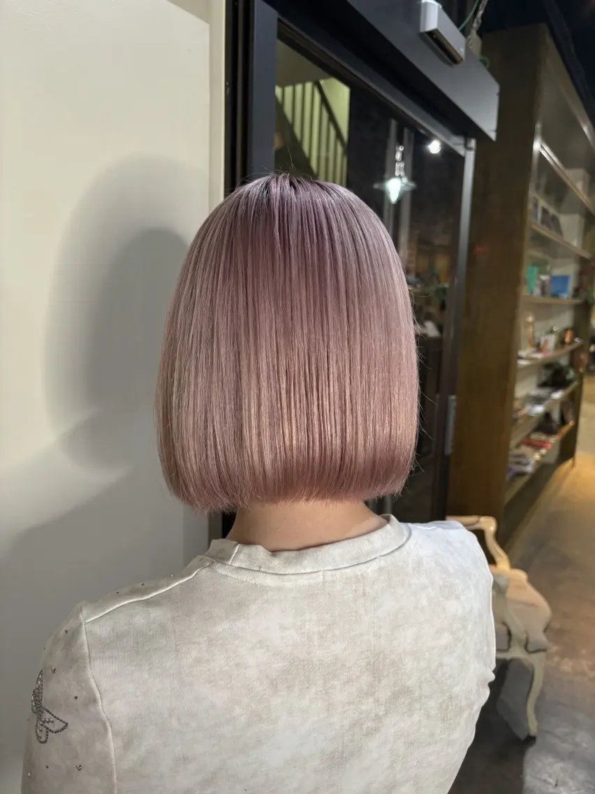 セミロング ヘアカラー 髪質改善 ハイトーン 艶髪 川﨑 翼のヘアスタイル