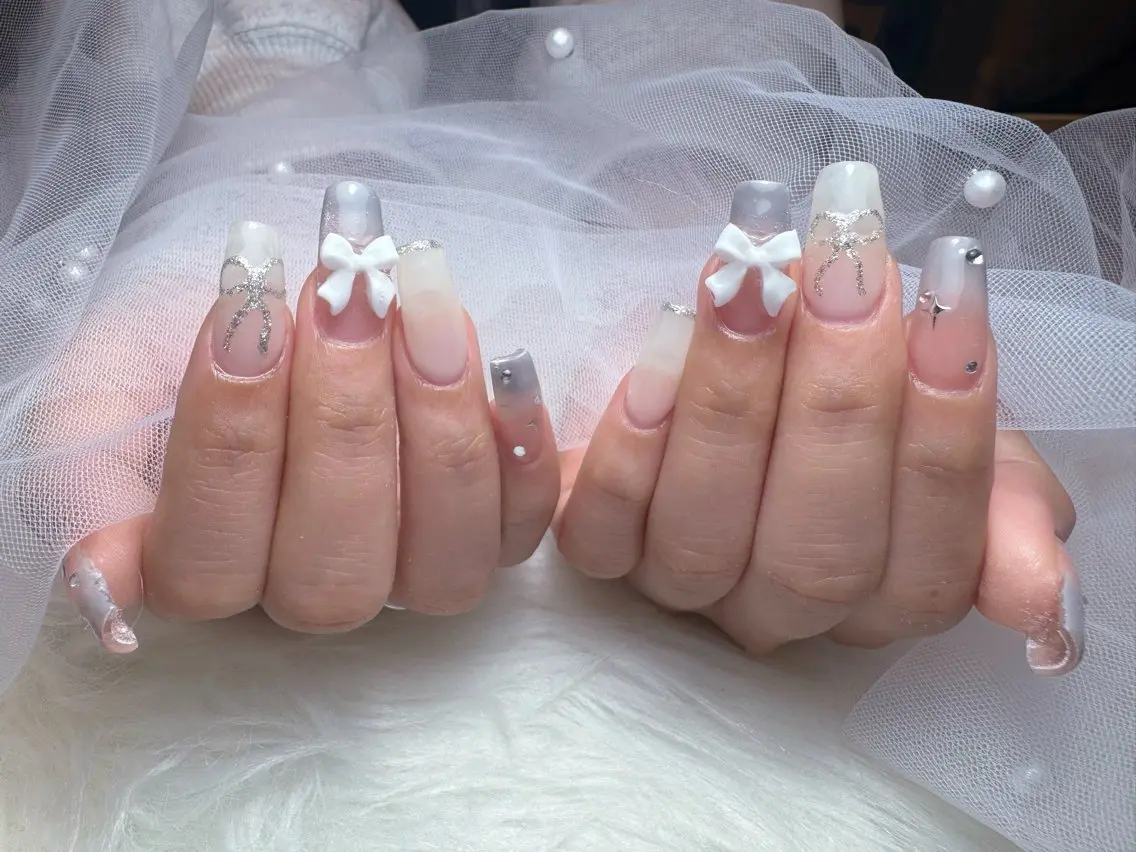 ネイル アートネイル ブルー グラデーション リボン 冬ネイル ハンドネイル Nail Salon K&Rのネイルデザイン