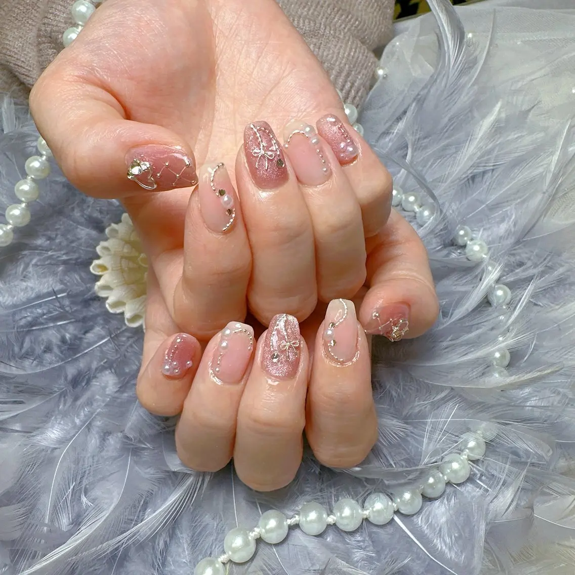 ネイル チークネイル ハート 持ち込み リボン ハンドネイル Pretty Nail Salonのネイルデザイン