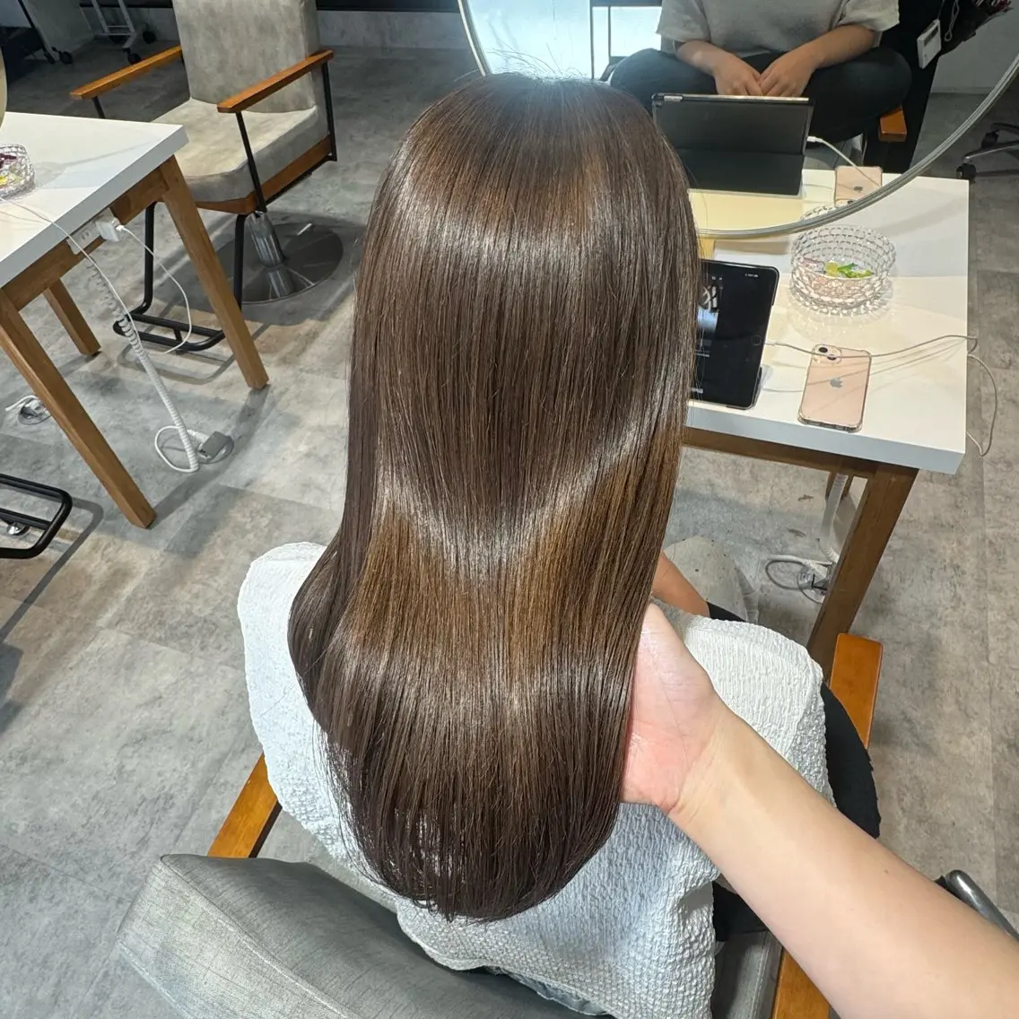 ロング カラー ブラウンカラー 透明感カラー カット ヘアカラー トリートメント 小泉 真緒のヘアスタイル