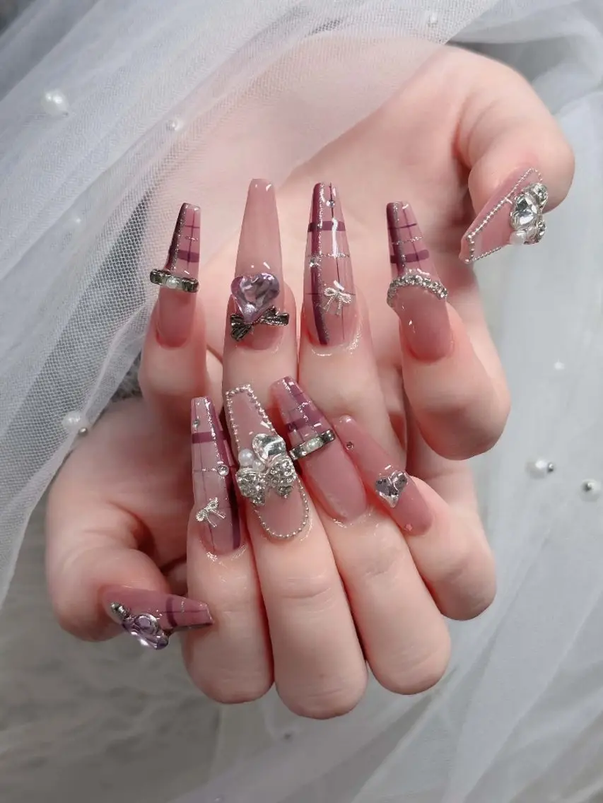 ネイル チークネイル フレンチネイル キラキラネイル 韓国ネイル マグネットネイル ハンドネイル Buruberii hbaby nailのネイルデザイン