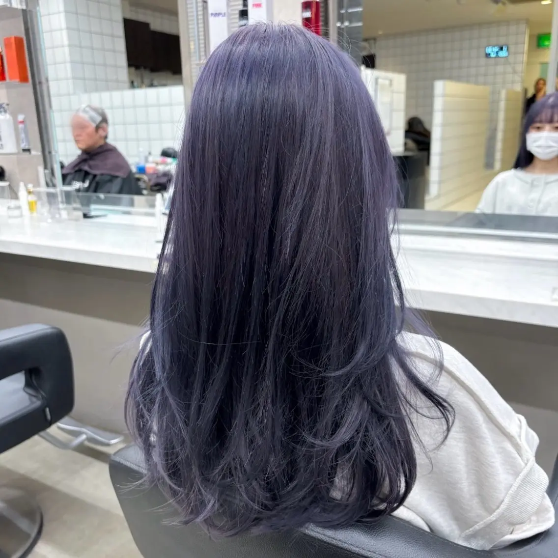 セミロング カラー 抜け感レイヤー︴ ニュアンスカラーのヘアスタイル