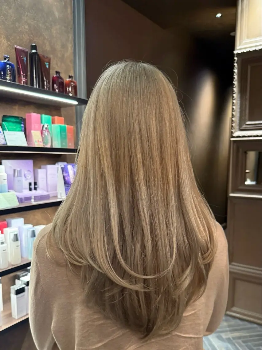 ロング カラー 小島りら MINXginzaのヘアスタイル