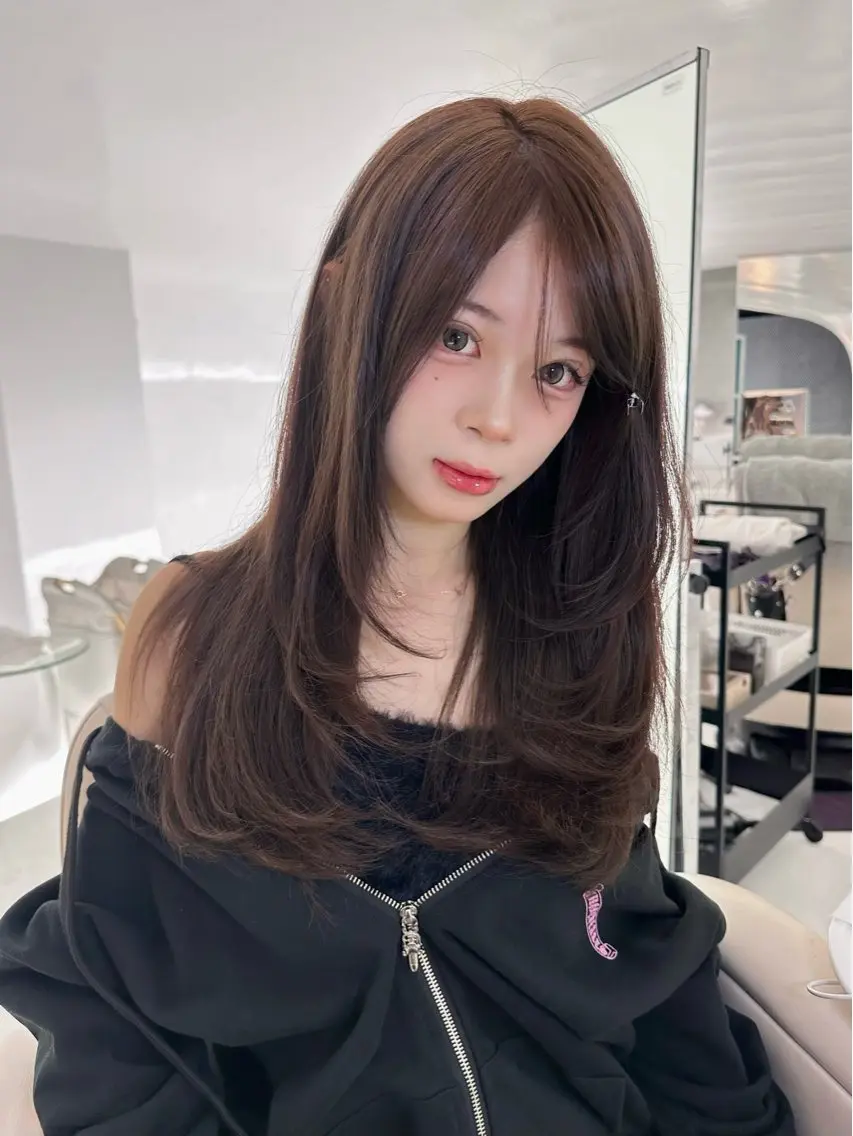 ロング カラー カット ヘアカラー トリートメント RiA/レイヤーカッ ト/ハッシュカットのヘアスタイル