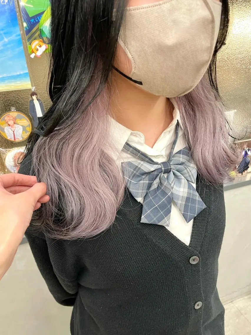 ミディアム カラー インナーカラー 推し ブリーチ 髪質改善のヘアスタイル