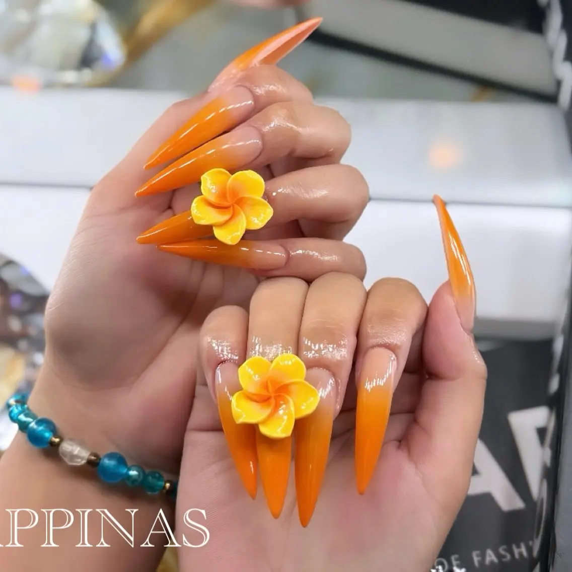 ネイル グラデーション ロングネイル スカルプネイル 夏ネイル ハンドネイル HAPPINAS🍒 くるみのネイルデザイン