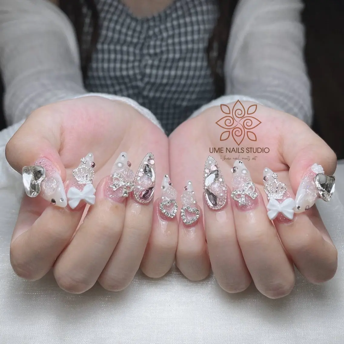 ネイル チークネイル クリアネイル ガーリー キラキラネイル 韓国ネイル Ume Nail Studioのネイルデザイン