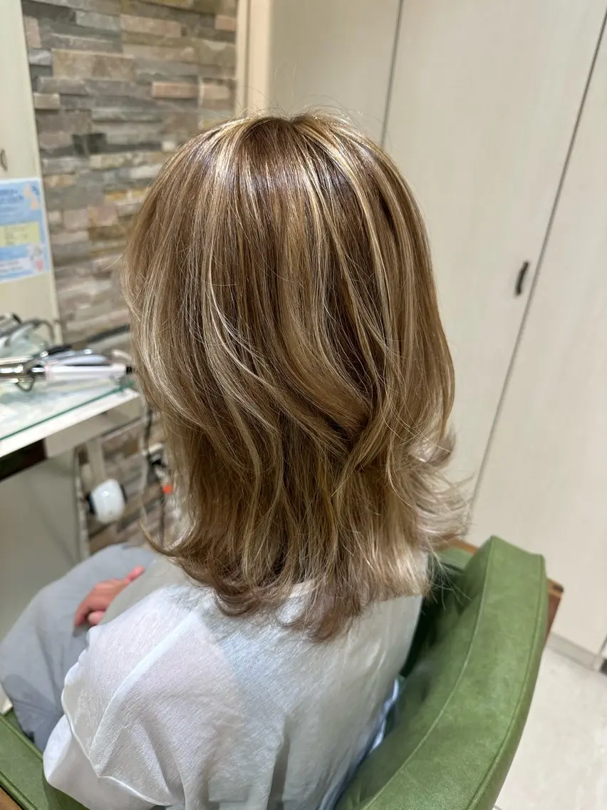 ミディアム カラー ハイライトカラー ハイライト 若林 美由希のヘアスタイル