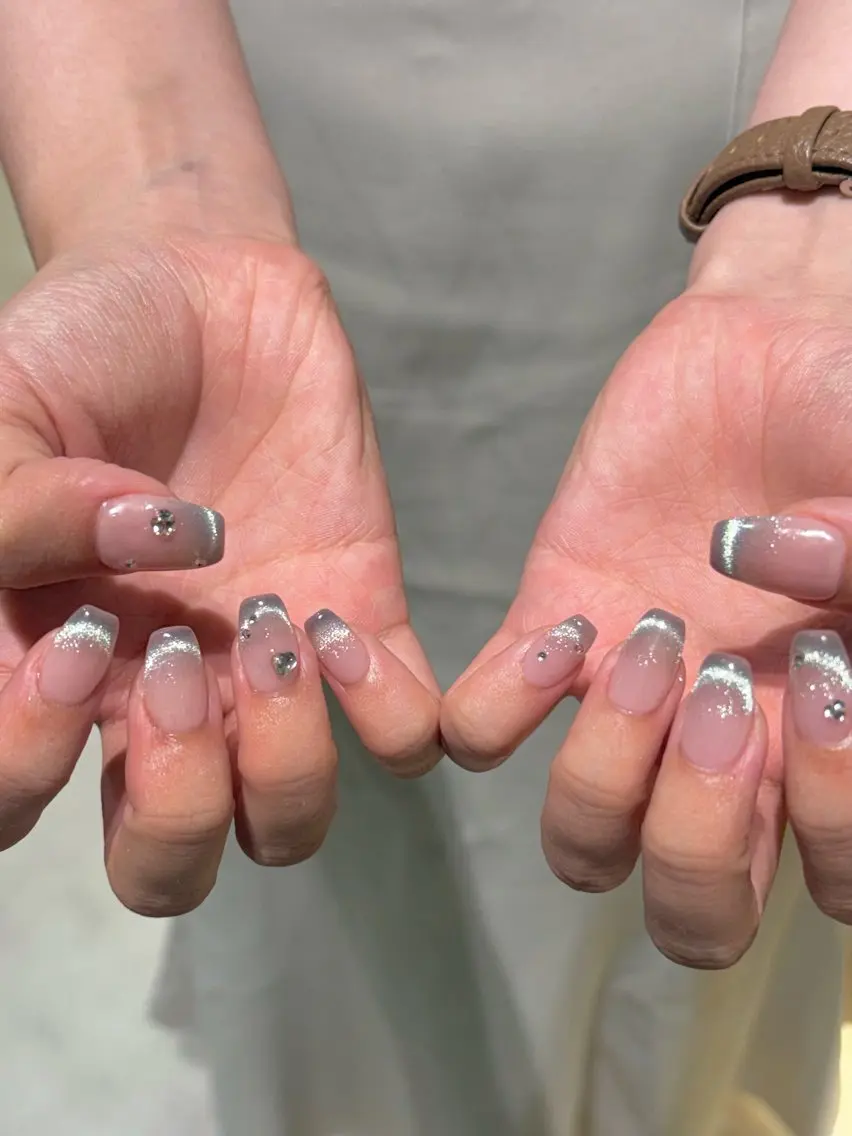 ネイル フレンチネイル キラキラネイル ハンドネイル Miura.H 🦋🫧のネイルデザイン