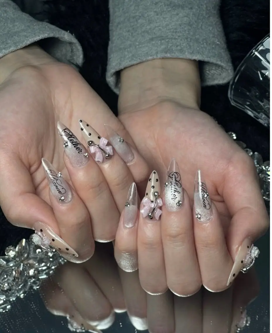 ネイル アートネイル ボルドー フレンチネイル ジェルネイル 氷ネイル・うるうるネイル ハンドネイル Julie NailSalonのネイルデザイン