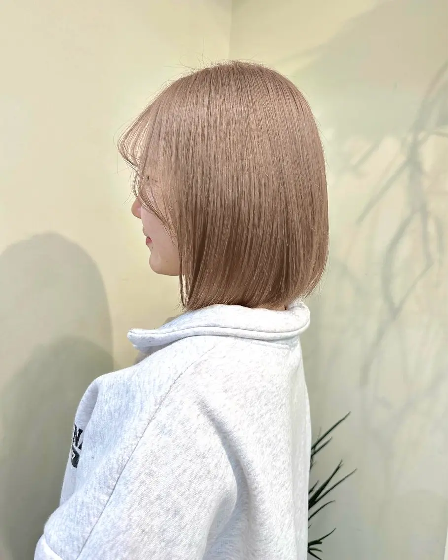 ミディアム カラー カット ヘアカラー トリートメント 抜きっぱなしブロンド /ハイトーン/カナタのヘアスタイル