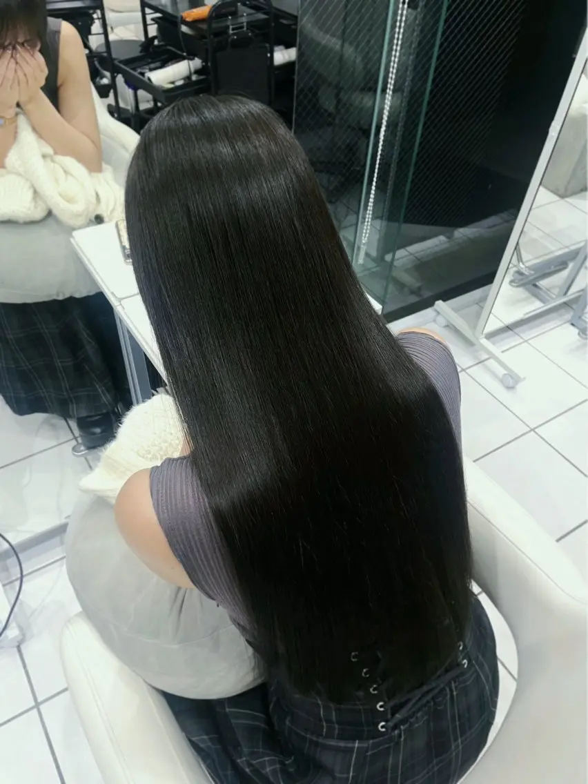 ロング カラー ブリーチ ブリーチなしカラー オリーブグレー 似合わせカット/ デザインカラー🦄のヘアスタイル