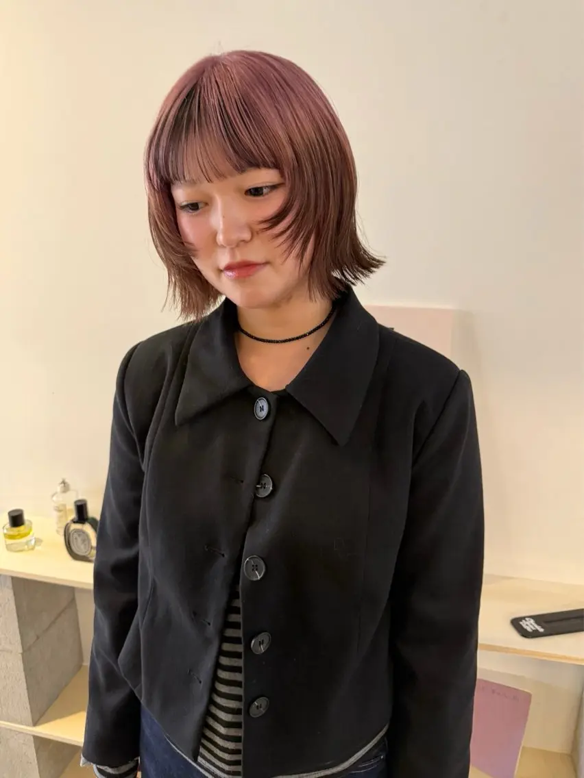 ミディアム カラー ボブレイヤー ベージュカラー ブリーチ ブロンド ケアブリーチ カット ヘアカラー トリートメント MIU/ルーツカラー 顔まわりレイヤーのヘアスタイル