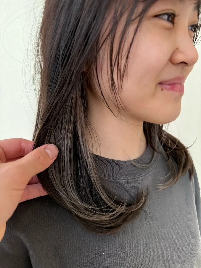 カラー 岡本 琉唯のヘアスタイル