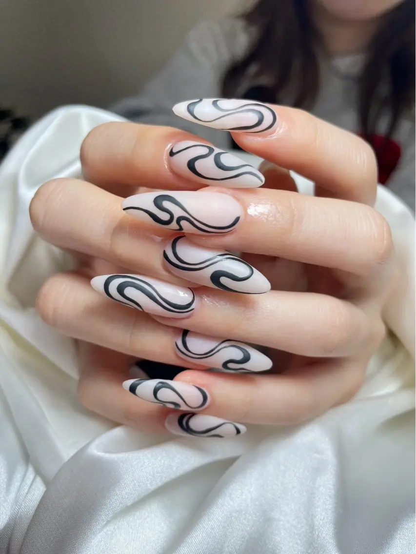 ネイル チークネイル 長さ出し フットネイル ジェルネイル 卒業式 𝓐𝓷𝓻𝓲 XiinhNailのネイルデザイン