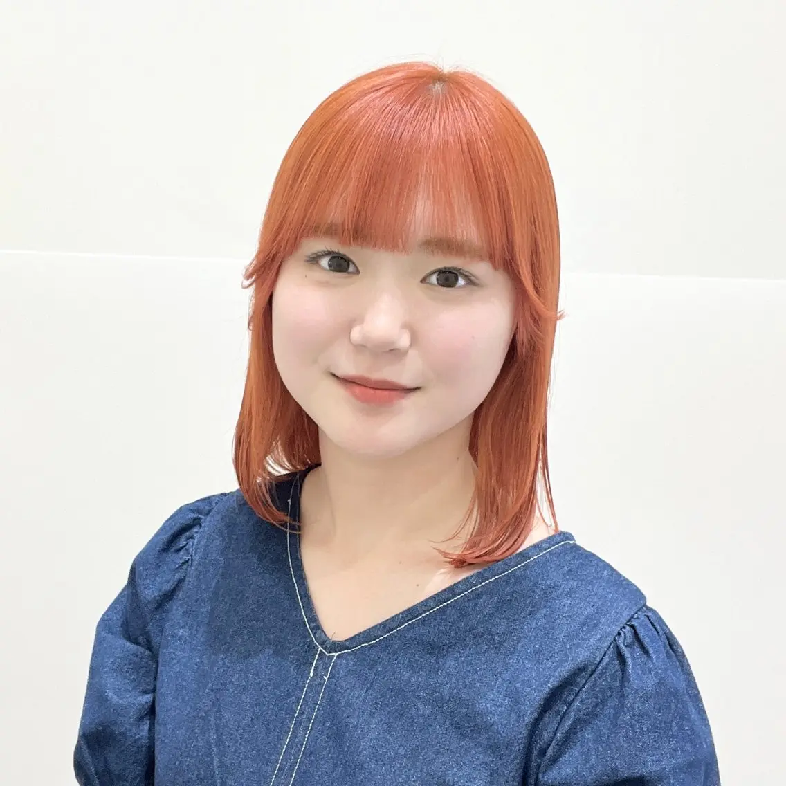 ミディアム カラー ヘアカラー 🩵ブリーチカラー MIORI🩵のヘアスタイル