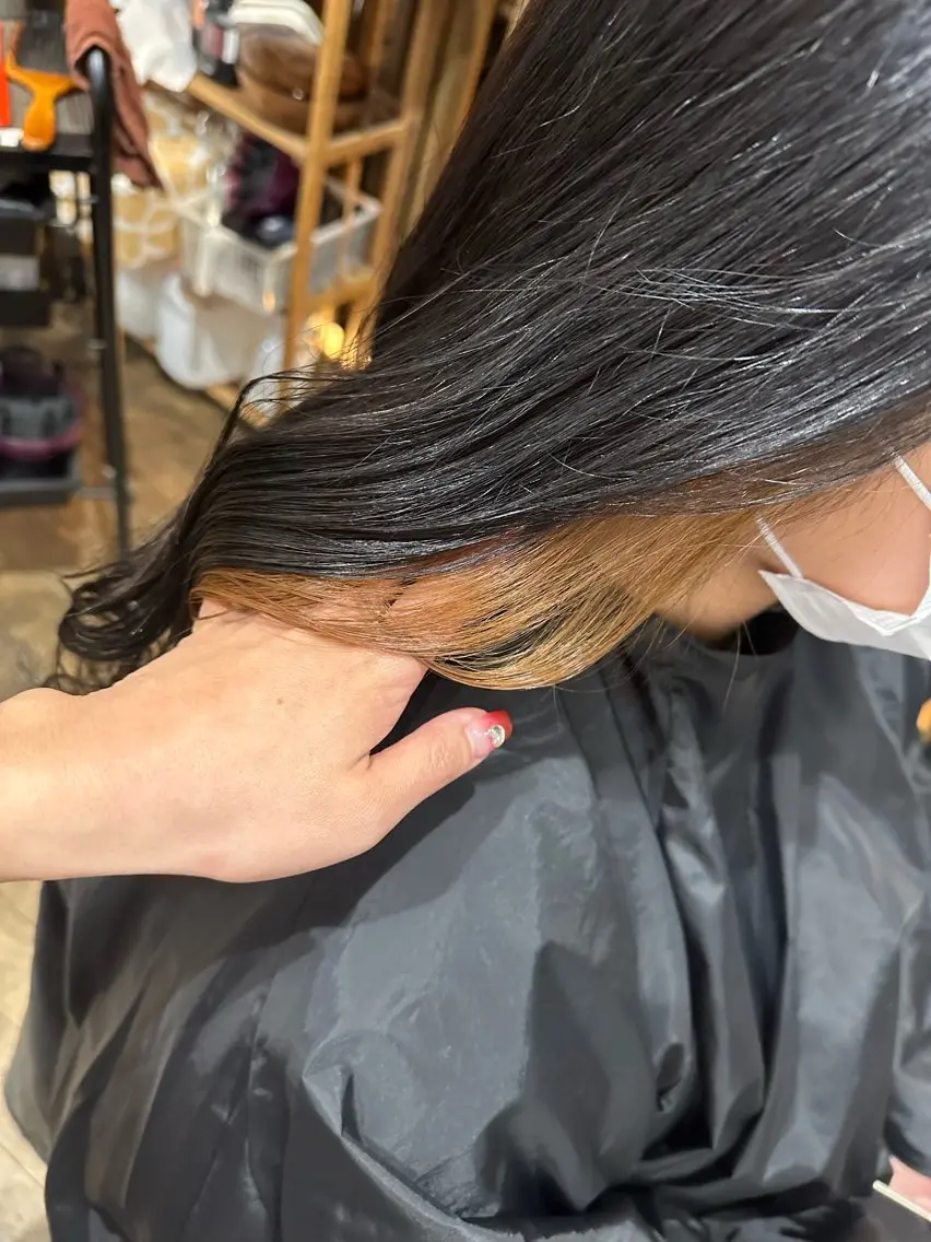 ロング ヘアカラー 半田 知穂のヘアスタイル