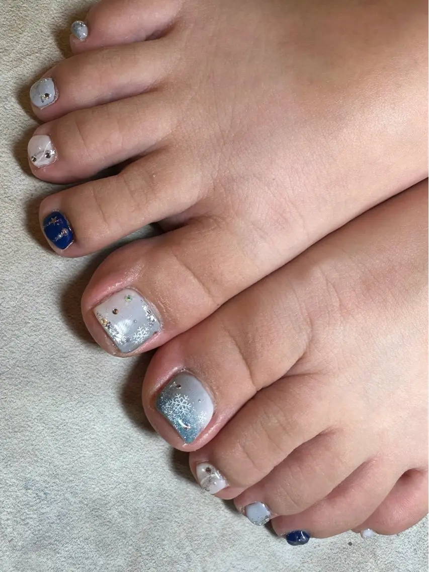 ネイル キラキラネイル マグネットネイル 冬ネイル クリスマス nailroom Anmie.のネイルデザイン