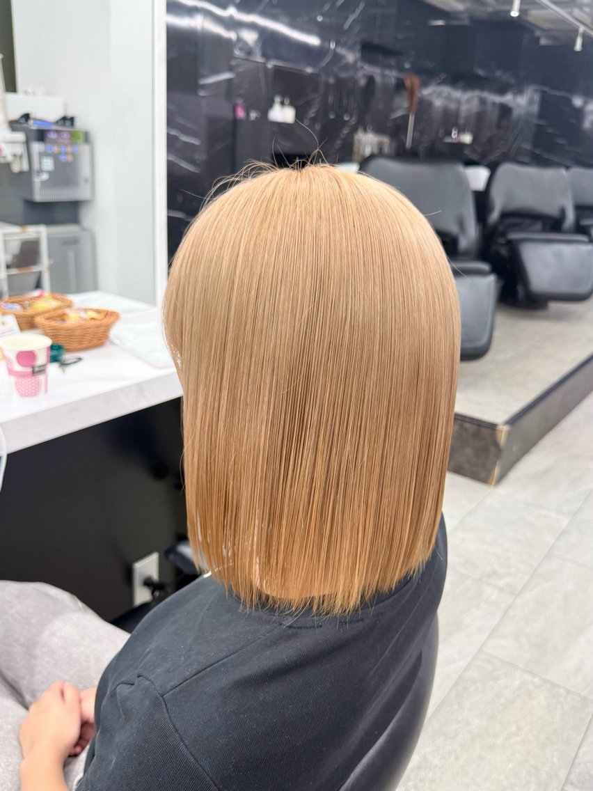 ショート カラー ヘアカラー 🩶ハイトーン × プルエク🩶MIWAのヘアスタイル