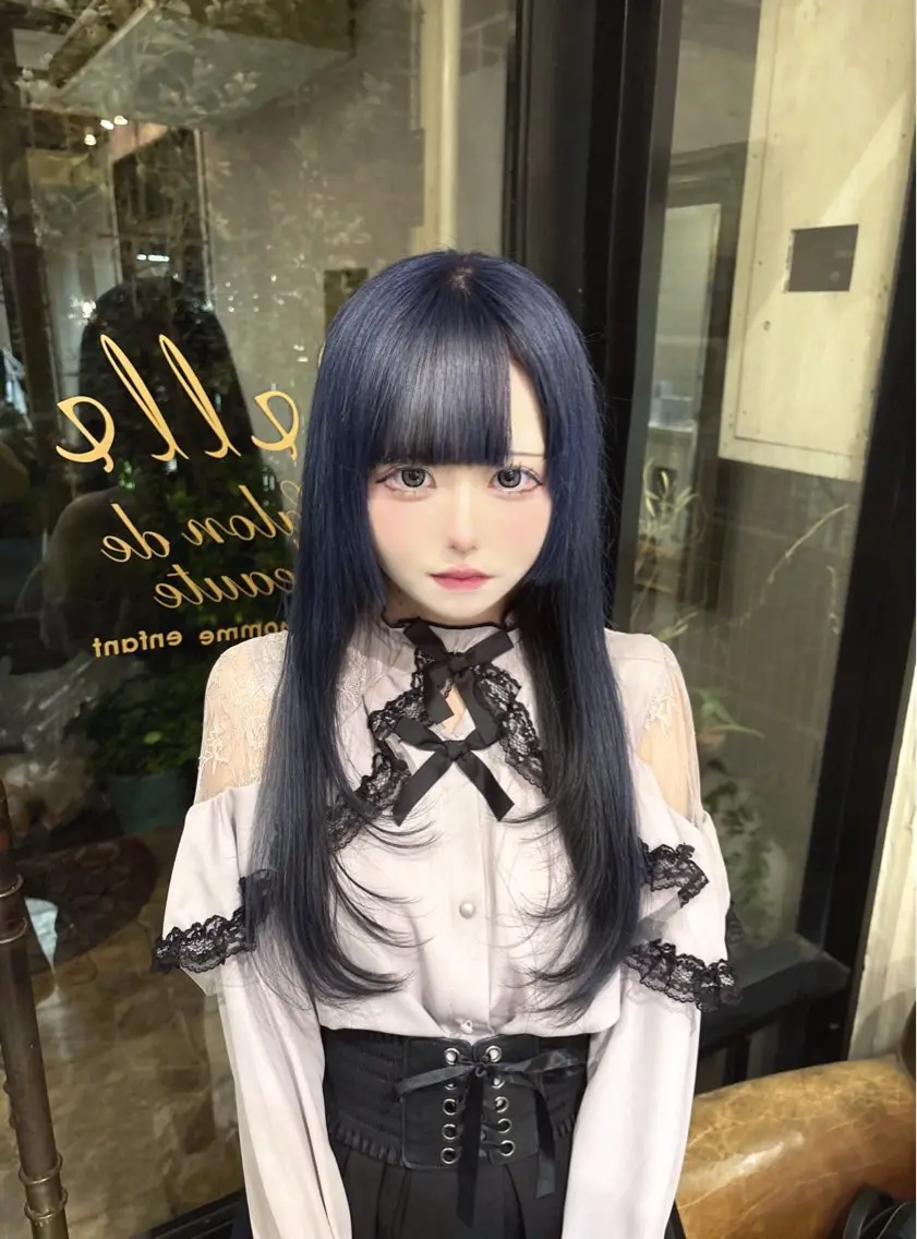 ロング カラー ブリーチ デザインカラー りく レイヤーカット ケアブリーチのヘアスタイル
