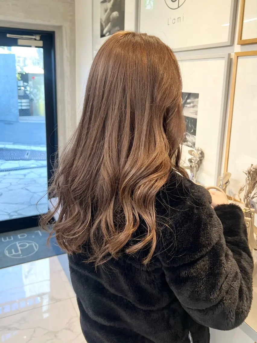 ロング カラー ベージュカラー ブリーチ ハイトーンカラー ミルクティーベージュ ヘアカラー トリートメント ヘッドスパ ヘアセット 艶くすみカラー /縮毛/川添桃花のヘアスタイル