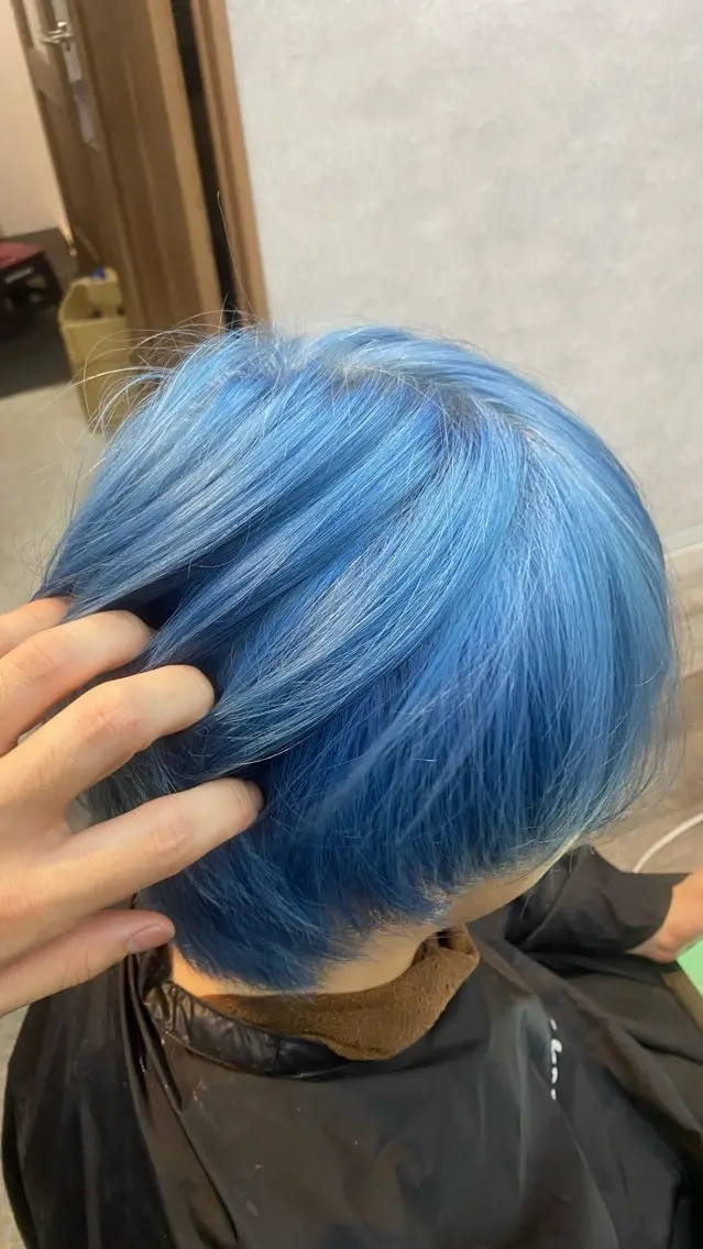 ショート カラー ブリーチ 飯田 雷晟のヘアスタイル