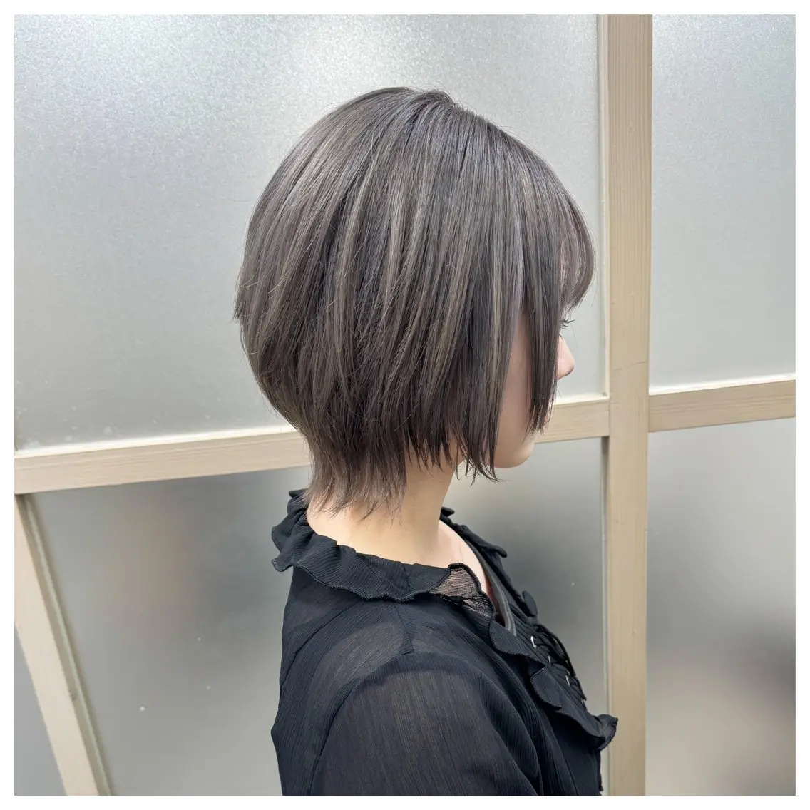 ショート カラー ハイトーンカラー ウルフカット カット ヘアカラー トリートメント ショート・ハイトーン ズーキーのヘアスタイル