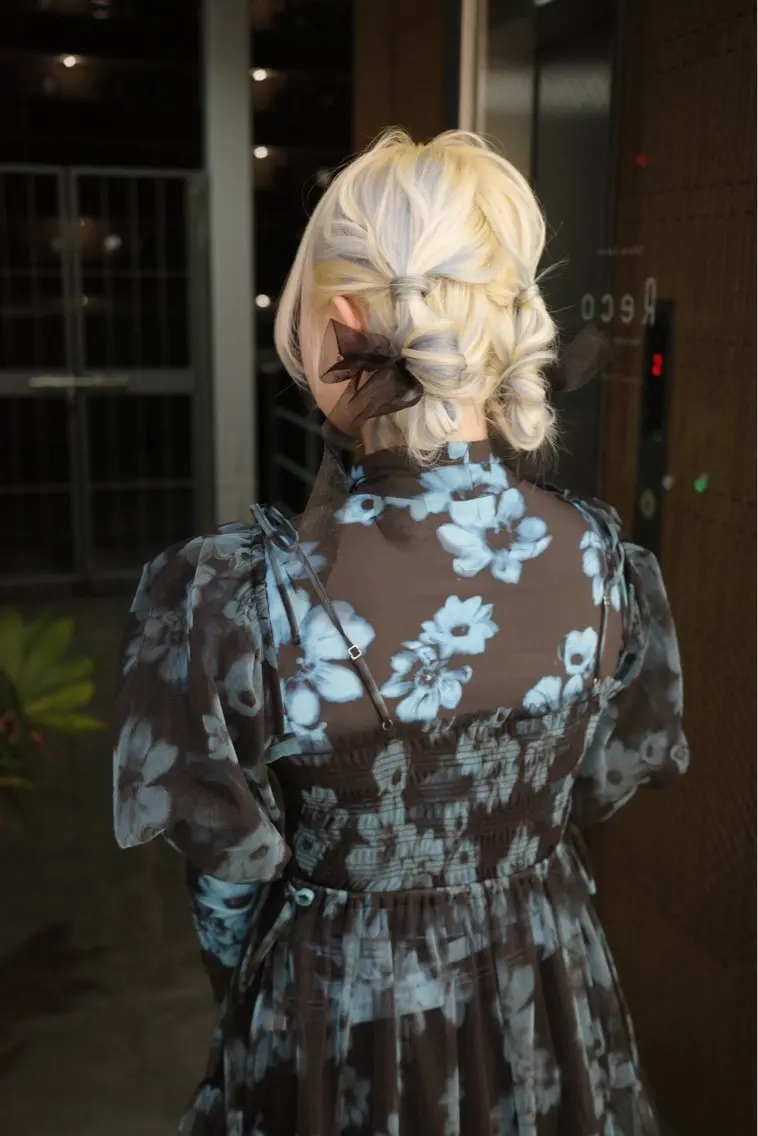 カラー ヘアアレンジ ハイトーンカラー hiide sisiのヘアスタイル