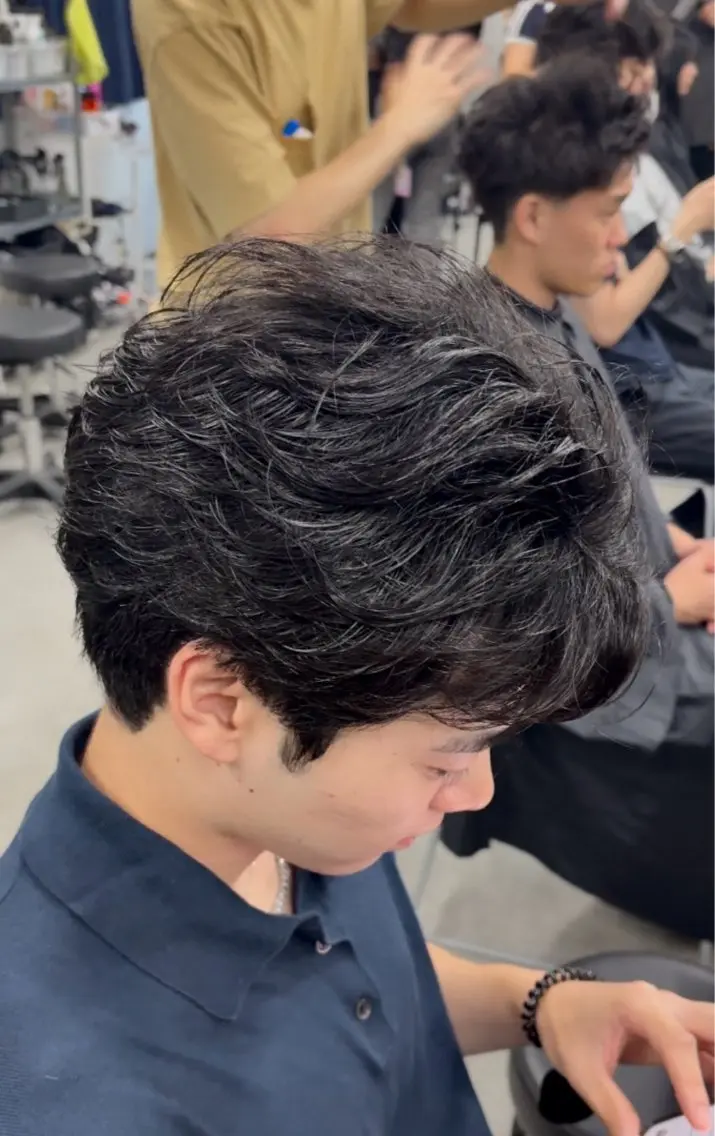 パーマ メンズ センターパート フェザーパーマ メンズハイライト メンズメッシュ マッシュ センターパート/フェ ザー🔥SHUYAのヘアスタイル