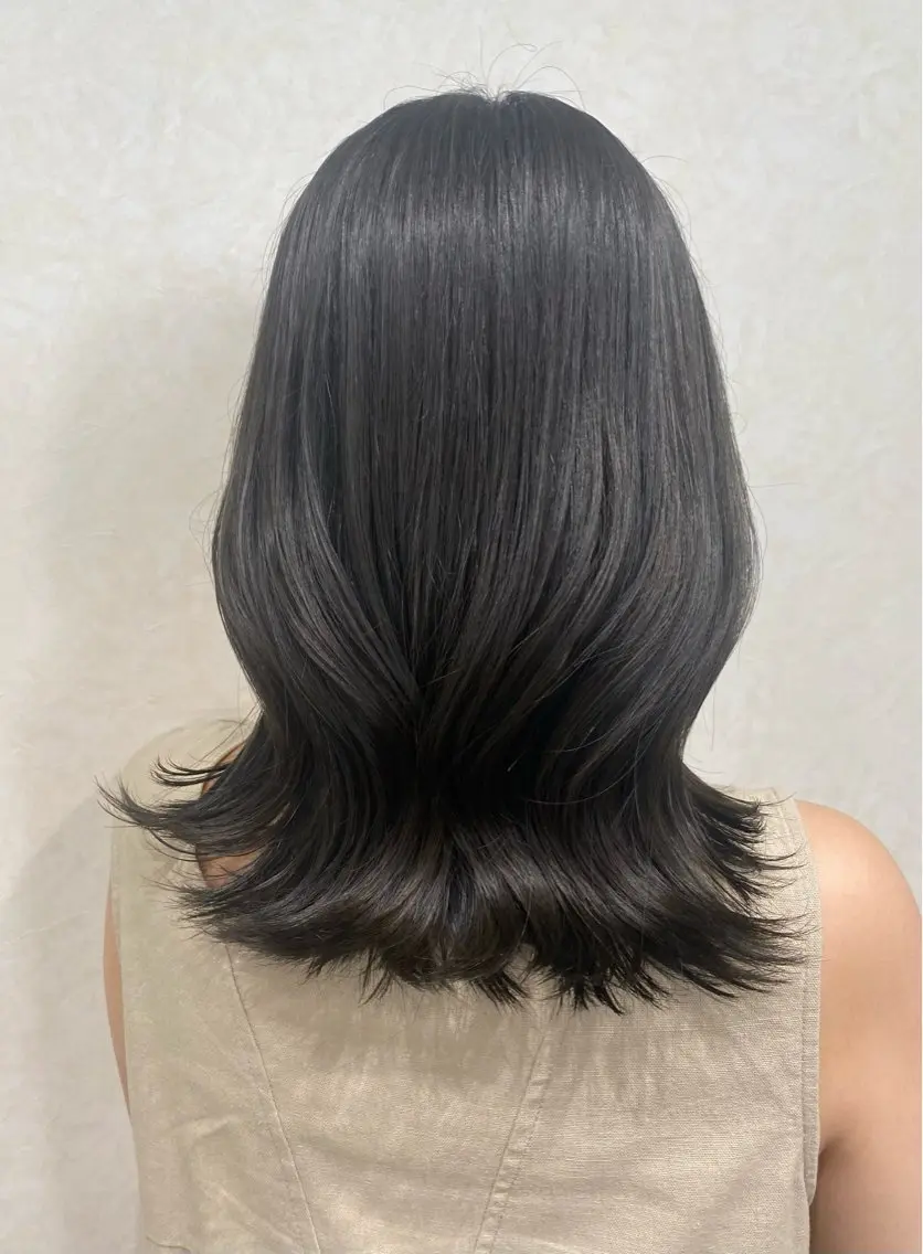 セミロング カラー 透明感カラー イルミナカラー オリーブカラー 縮毛矯正 N°jemica 🫧REIKA🫧のヘアスタイル