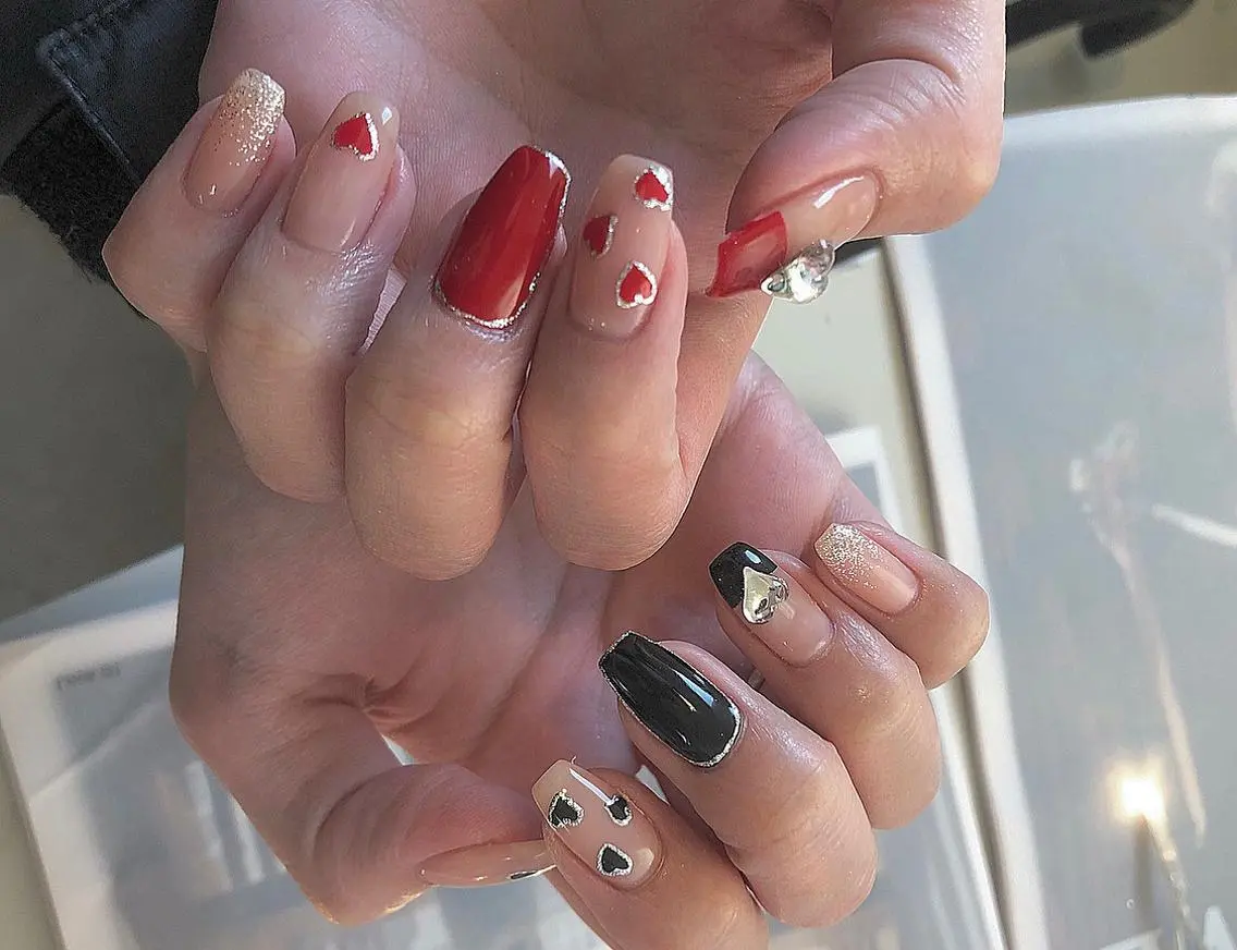 ネイル ガーリー 赤色 バレンタイン ハンドネイル パラあり！フィルイン 美フォルムのネイルデザイン