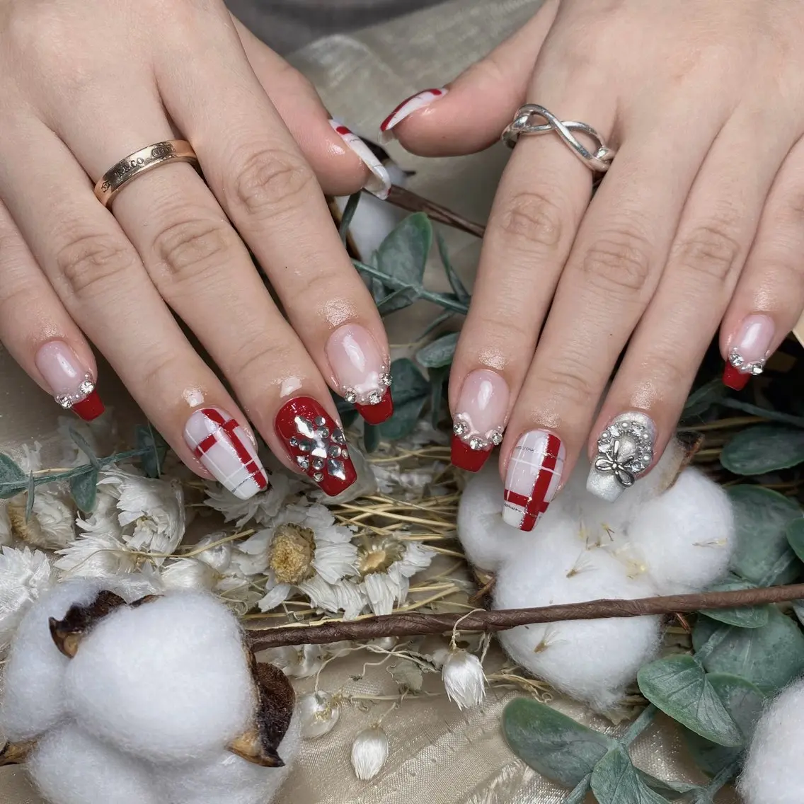 ネイル 冬ネイル クリスマス ハンドネイル ハンドケア 🫧M. nailsのネイルデザイン