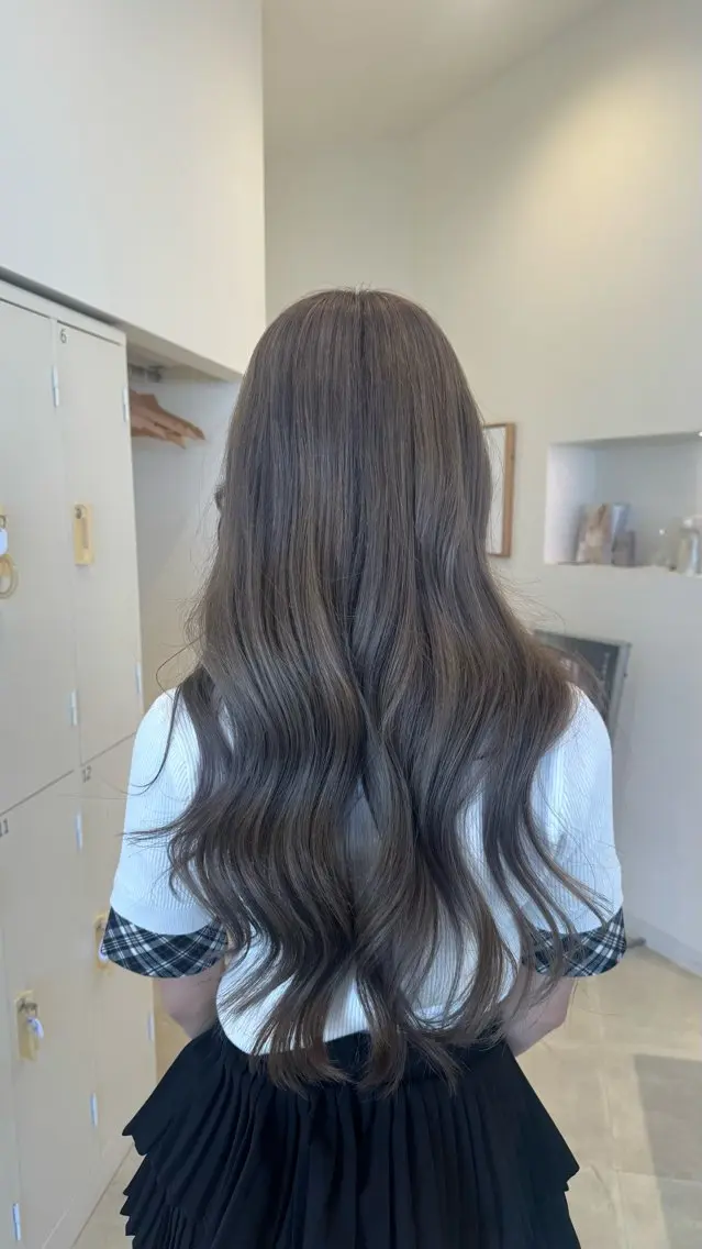 ロング カラー ベージュカラー 透明感カラー ミルクティーベージュ ヘアカラー SARA高吉 華鈴のヘアスタイル