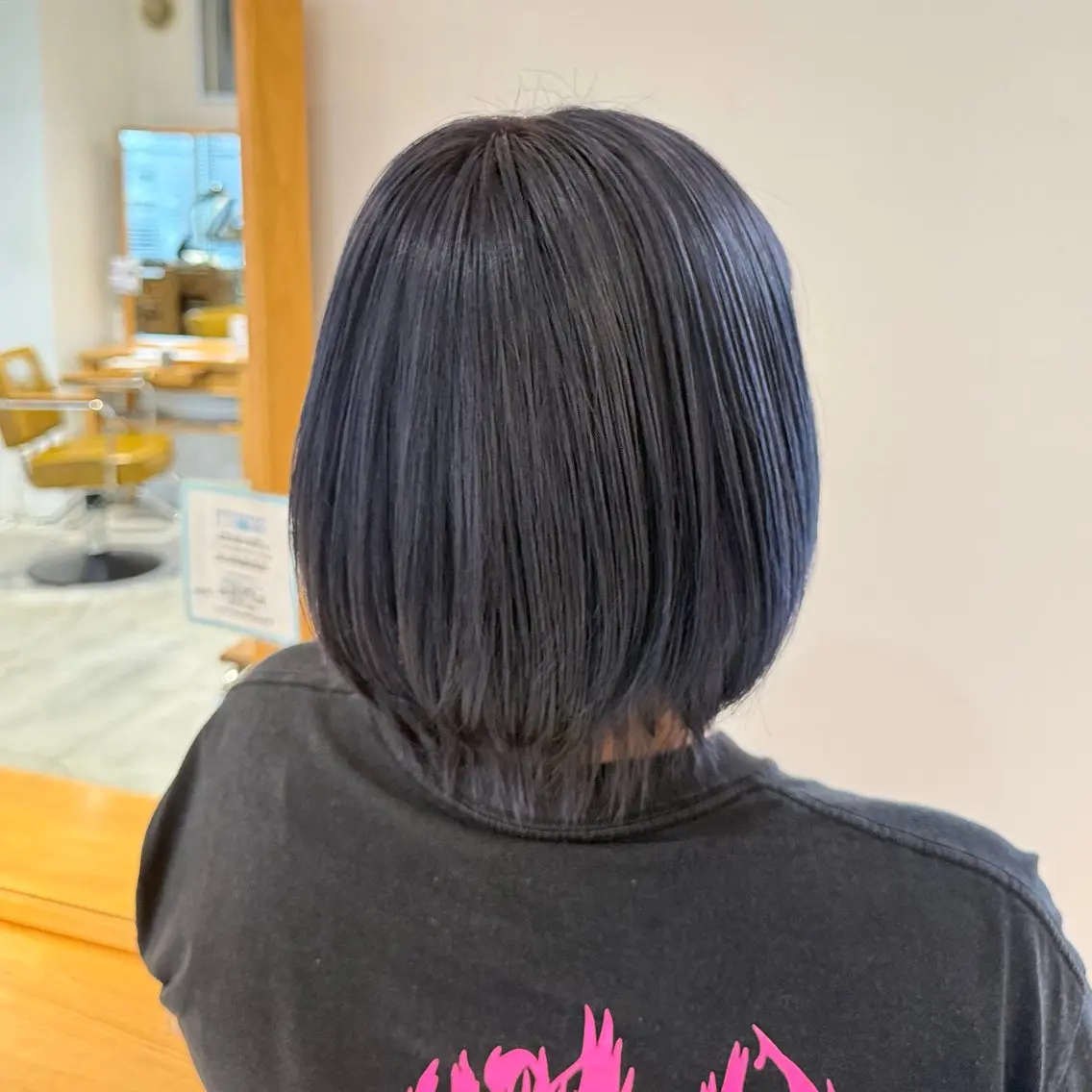 カラー ブリーチ ブルーカラー ブルーグレー ヘアカラー ナギラ ヒビキのヘアスタイル