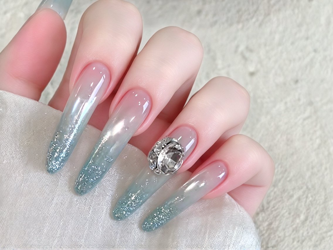 ネイル アートネイル オーロラネイル チークネイル クリアネイル 長さ出し ハンドネイル chili nail salonのネイルデザイン