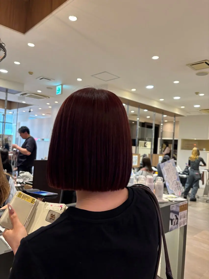 ショート カラー ブリーチ ダブルカラー ブリーチなしカラー ボブ カット ヘアカラー 岩岡 つなみのヘアスタイル