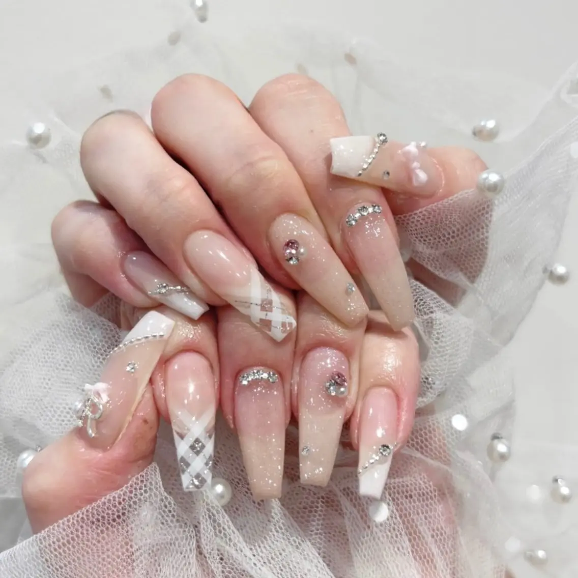 ネイル チークネイル ドット フットネイル フレンチネイル グラデーション ハンドネイル ハンドケア Nihonthy Nail 新宿のネイルデザイン